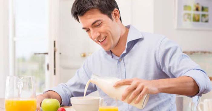 Giải đáp thắc mắc: Nam giới uống sữa đậu nành có tốt không?