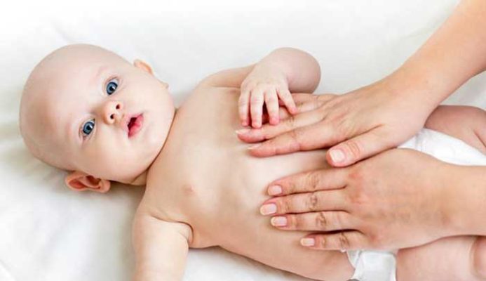 Trẻ sơ sinh bị sôi bụng: Triệu chứng và cách điều trị