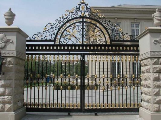 Những điều kiêng kỵ khi làm cổng nhà bạn nên biết