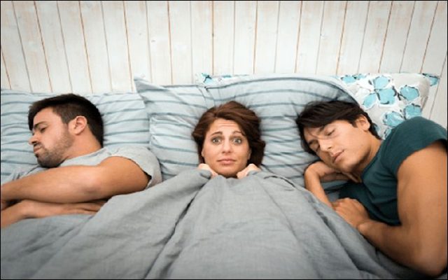 Chơi some là gì? Thú vui quan hệ tập thể có tốt hay không?
