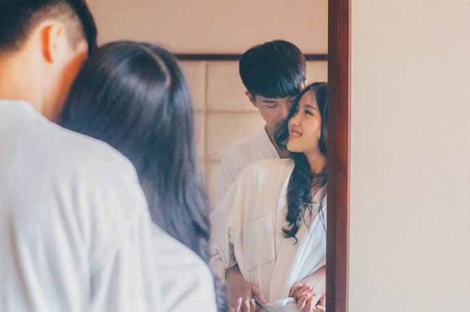 Chơi some là gì? Thú vui quan hệ tập thể có tốt hay không?