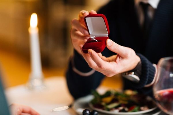 Vì sao nhẫn đính hôn là lựa chọn lý tưởng cho các cặp đôi hiện đại?